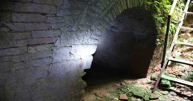 Hanoi: Mysterious underground cave under ancient communal house near West Lake