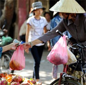 Hanoi people are indifferent to restricting the use of plastic bags