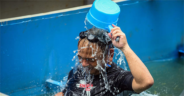Hanoi people were surprised when Japanese experts bathed in To Lich river