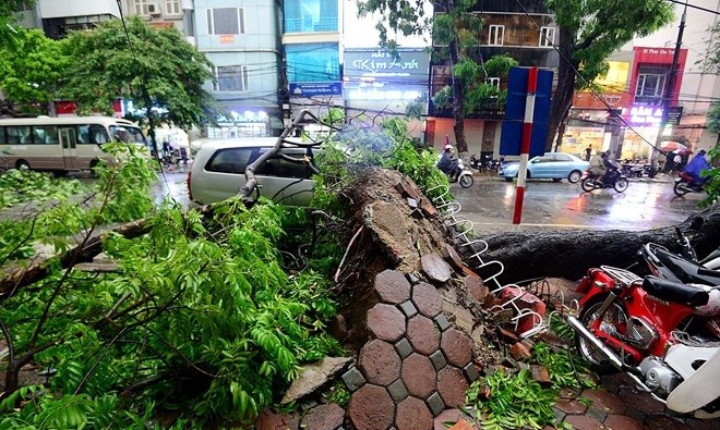 Hanoi precludes thunderstorms, strong gusts of wind due to the impact of storm No. 1