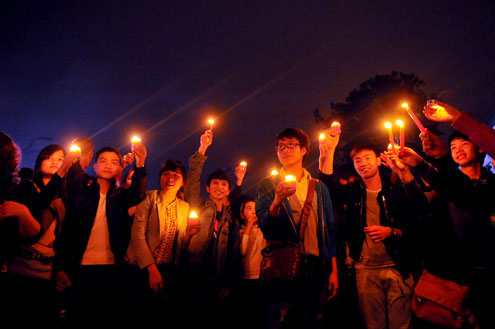 Hanoi shimmering in Earth Hour