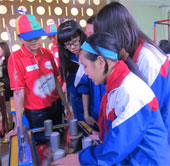 Hanoi students are excited about the science quiz