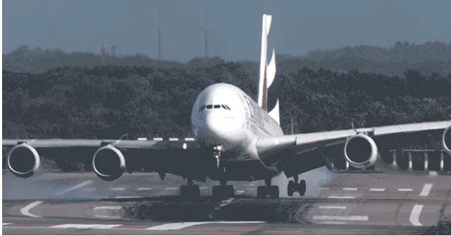 Heartbeat before the plane staggered when landing