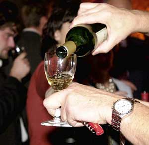 Heavy drinking can cause blindness