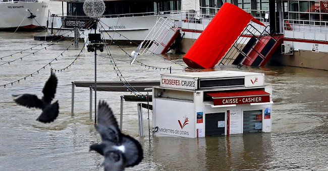 Heavy rain continued, many ground floors in Paris disappeared