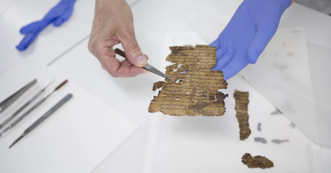 Hidden text on the manuscript 'Dead Sea Bible'