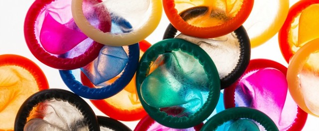 High school students invented condoms that change color when detecting disease