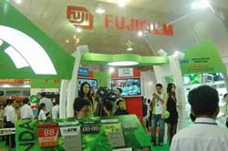 High-tech products at CWE 2006 exhibition