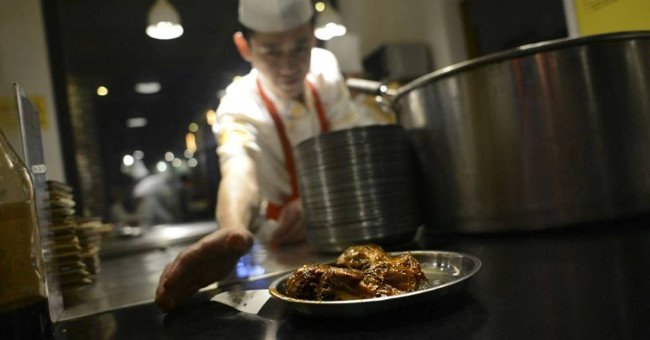 Hobbies eat strange rabbit heads of Sichuan people, China