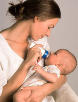 Holding babies by hand must be easily stressed