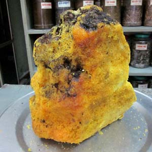 Honey as hard as stone is not strange