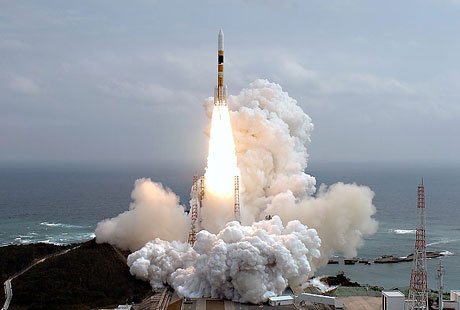 Hot race to the Moon