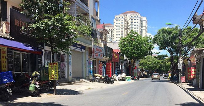 Hot sunshine, Hanoi is as empty as ... Ba Danh pagoda