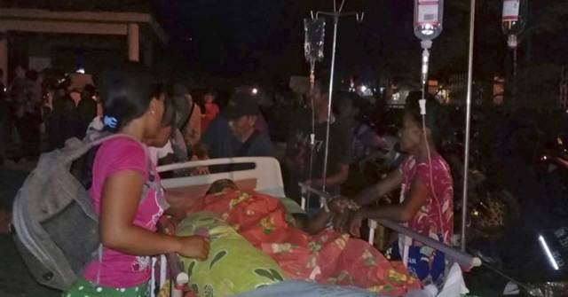 HOT!  The 2-meter tsunami hit Indonesia city after the earthquake