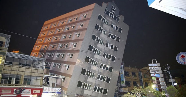 Houses crumbling after the earthquake in Taiwan