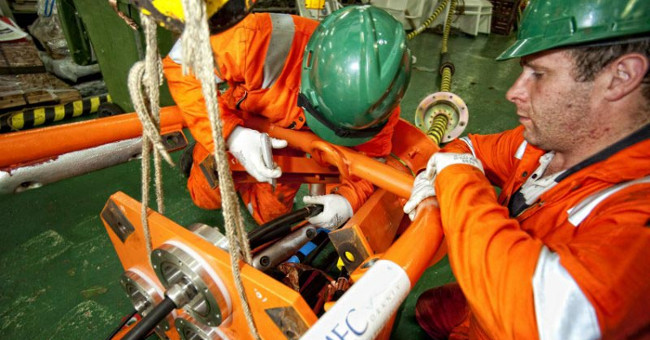 How are marine optical cables welded?
