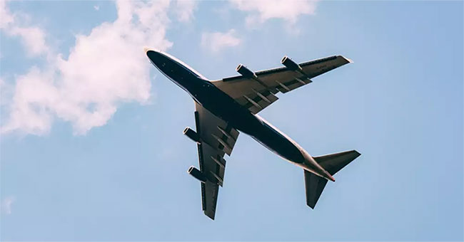 How can the plane fly in the sky?