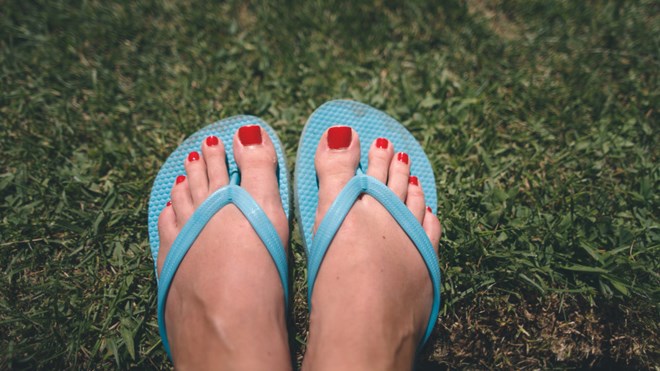 How dangerous are sports shoes, flip-flops, sandals and sandals?