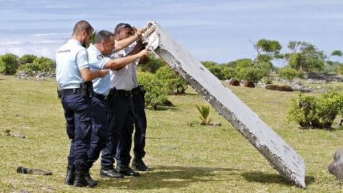 How did the debris drift when the plane crashed?