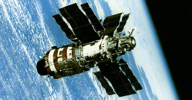 How did the Soviet Union save the Saliut-7 space station?