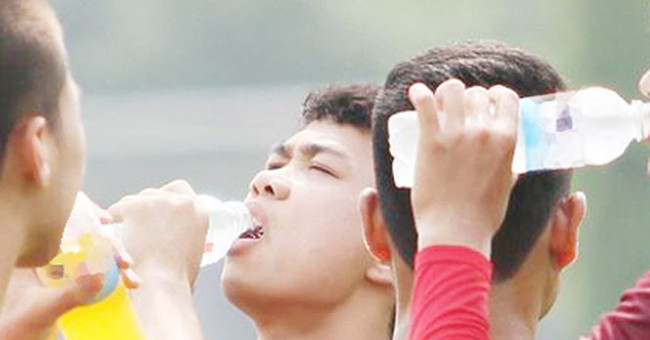How do football players drink when they play?