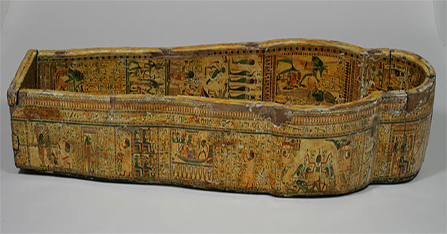 How does the Egyptian manipulate the mummy coffin?
