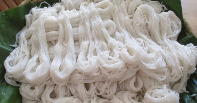 How does the substance in dirty noodles destroy the stomach like a letter?