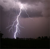 How to calculate the distance between people and lightning