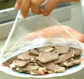 How to cover food containing toxic substances?