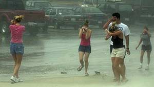 How to protect yourself between thunderstorms?