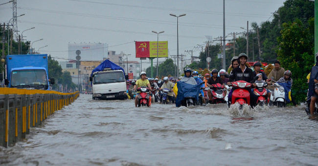 How to take care of the car after being flooded