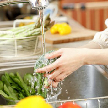 How to wash clean parasitic vegetables and chemicals