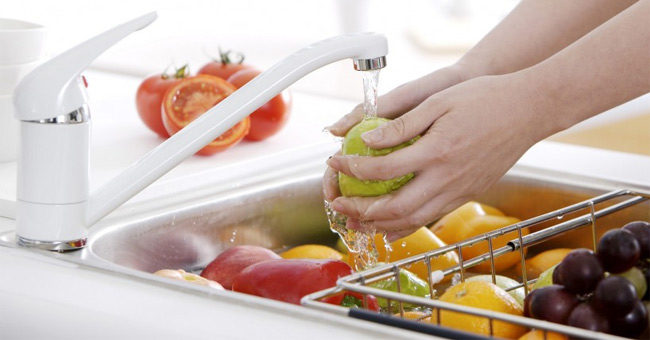 How to wash fruits correctly to remove chemicals