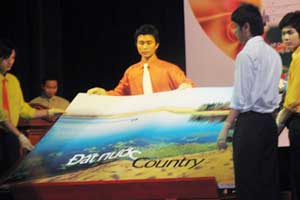 HP announced the largest format printer and the largest book in Vietnam