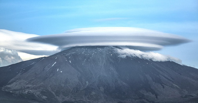 Huge cloud-shaped flying saucer perched on Italy's volcanic peak
