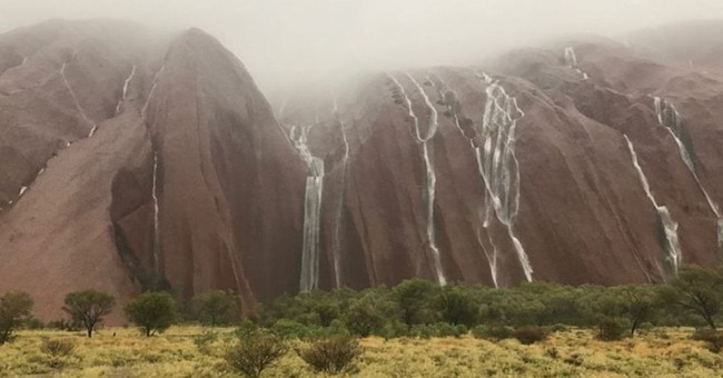 Huge stone symbol of Australia suddenly turned into a waterfall
