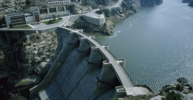 Hydroelectricity discharges one billion tons of CO2 into the atmosphere every year