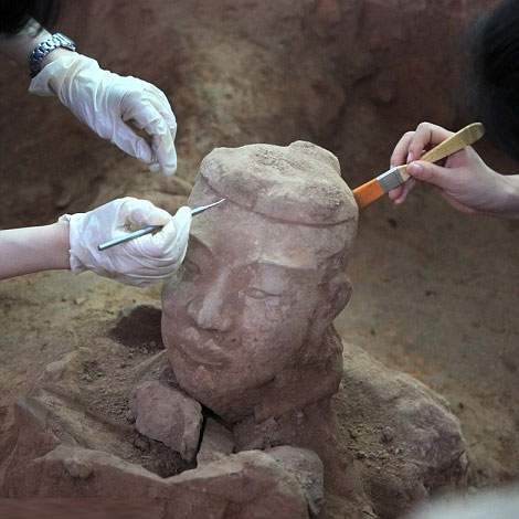 Image: Excavating hundreds of 2000-year-old warriors