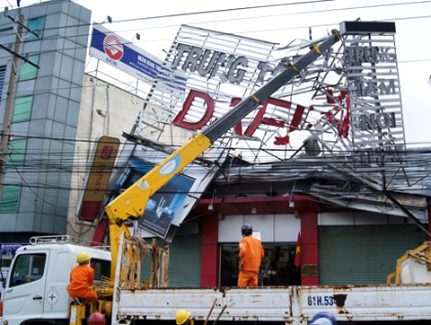 Image: Hurricane Pakhar devastates Binh Duong