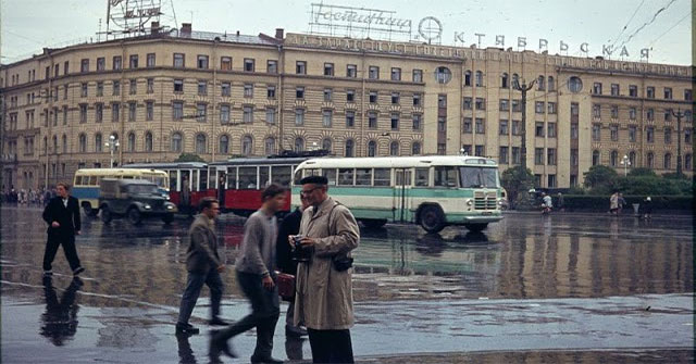 Impressive color photos of the Leningrad street in the 1960s