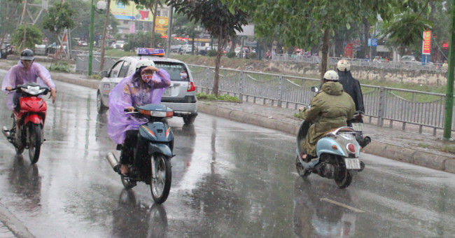 In the North, there are many areas with showers, precaution of thunderstorms and hail