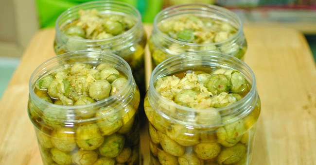 In the summer, it can be accidentally poisoned just because of the way to store food
