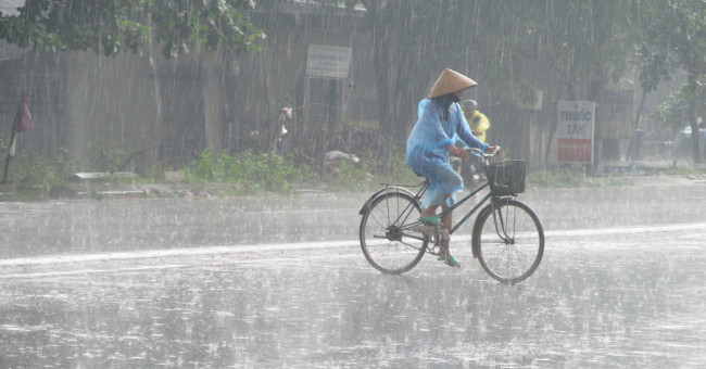 In the weekend, there are showers and thunderstorms in the North