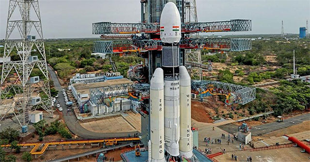 India launches the moon probe 2