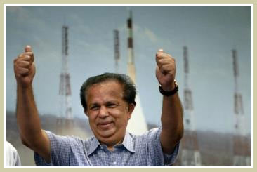 India's unmanned probe approaches the Moon