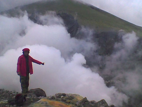 Indonesian volcano awoke, spraying smoke 5,000m high