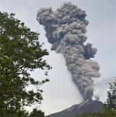 Indonesian volcano sprayed 8,000 meters of smoke ash