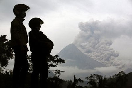 Indonesian volcanoes can spray for several weeks