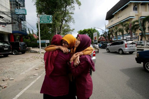 Indonesians panicked after the earthquake
