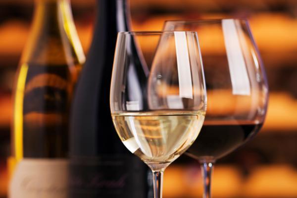 Information about alcohol affects the perception of the drinker